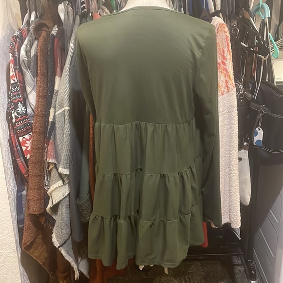 Boutique Ruffled Top - Picture 3 of 4